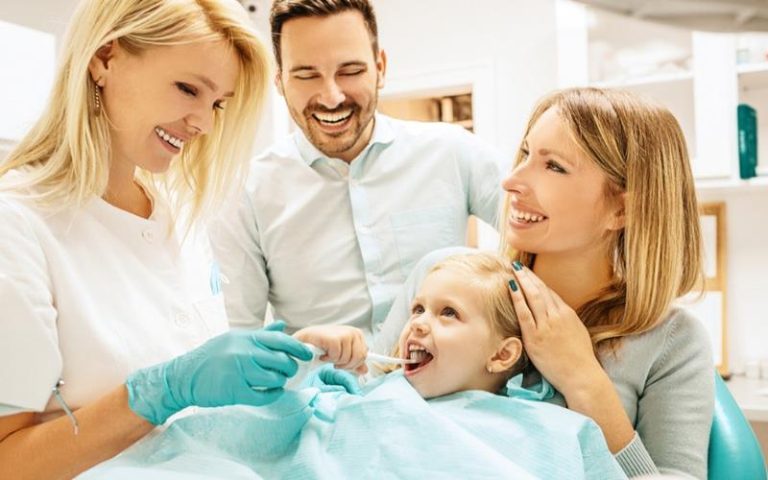 The Benefits Of Choosing A Dentist Who Offers Both Family And Cosmetic Services