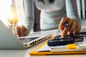 3 Signs It’s Time To Bring In A Business Accounting Consultant