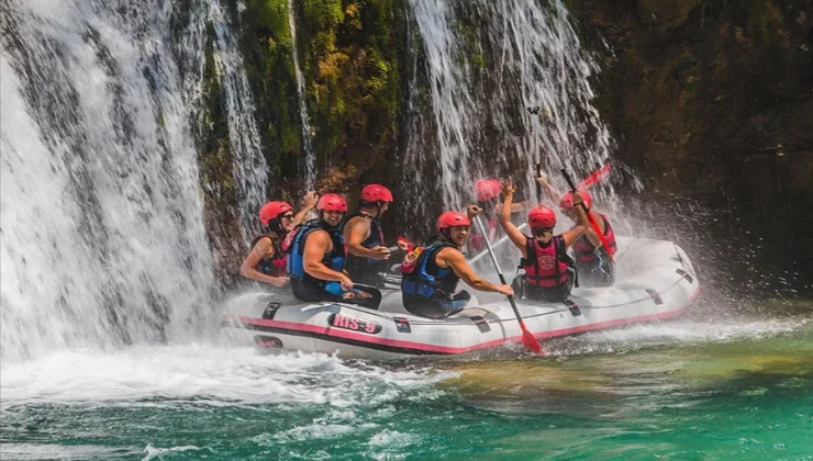 How To Build Confidence And Stay Safe During Your First Rafting Adventure
